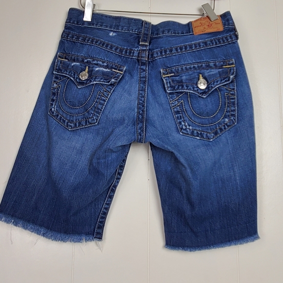 True Religion button fly factory distressed raw hem bermuda shorts size 27 - Picture 5 of 11